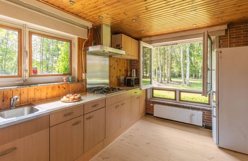 Oud-Turnhout House | Lovely chalet in Arendonk with terrace