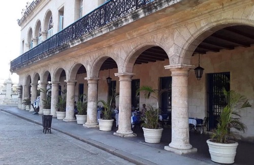 St. Catharines House | Lovely comfy modern home