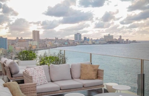 St. Catharines House | Lovely comfy modern home