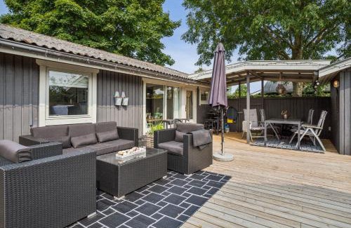 Pøt Strandby House | Lovely Cottage In Pøt Strandby