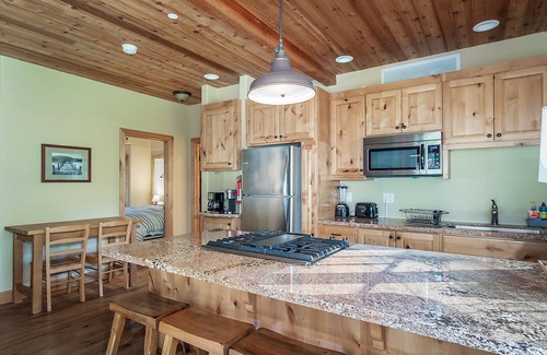 San Simeon Cottage | Lovely Cottage just above Moonstone Beach in the Pines and Oak Trees.