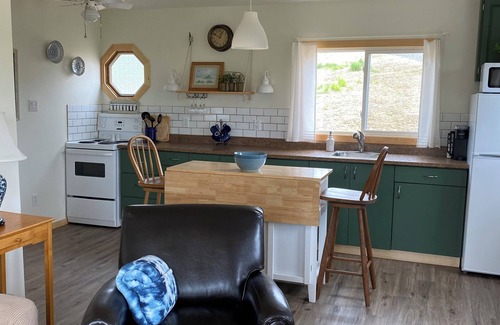 Larry's River Cottage | Lovely cottage on the lake and the ocean is just down the driveway!