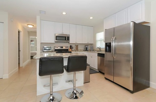 South Sarasota Cottage | Lovely ❤ Cottage - VERY close to Siesta Beach, Downtown, Shopping and More!