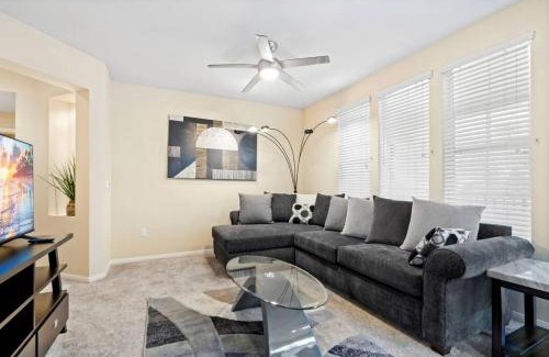 Orange Apartment | Lovely & coxy 2BR/2BA! 5MIN to Disney!