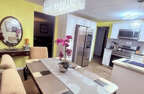 Cheektowaga House | Lovely cozy 3-bedroom ranch house/near airport