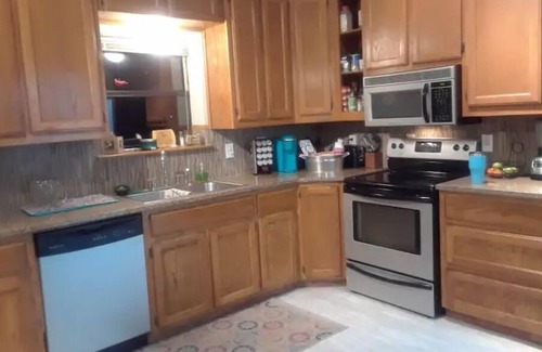 Martindale House | Lovely Cozy Country Home 3/2 TXSTU/walk to TXST Tubes/Don's Fish/Float the River