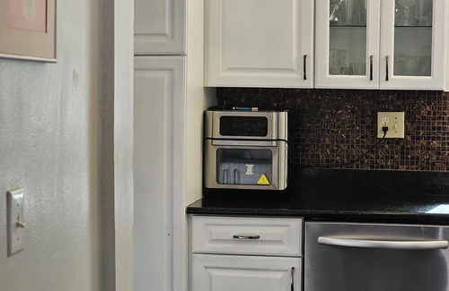 Richmond West House | Lovely cozy house with pool in a quiet safe family neighborhood