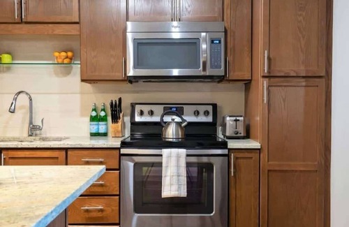 Downtown Dallas Apartment | Lovely CozySuites Stay on Elm St. #07