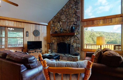 Morganton Cabin | Lovely dog-friendly cabin w/ lots of grassy space for kids + free WiFi & deck!