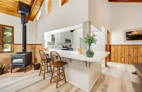 Mendocino House | Lovely dog-friendly house with private hot tub, firepit, deck