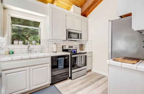 Mendocino House | Lovely dog-friendly house with private hot tub, firepit, deck