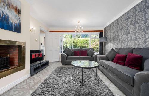 Cheadle House | Lovely Greater MCR Family Home by City SuperHost