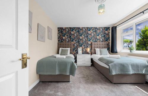 Cheadle House | Lovely Greater MCR Family Home by City SuperHost