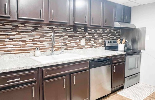 Tallahassee House | Lovely Guest Room in Refined Townhouse - No. 2