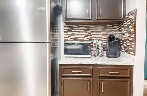 Tallahassee House | Lovely Guest Room in Refined Townhouse - No. 2