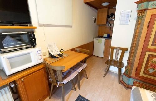 Flattach Apartment | Lovely Holiday Apartment in Gemeinde Flattach with Common Pool