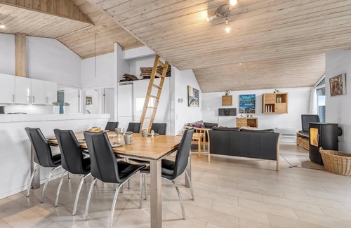 Harboore House | Lovely holiday home with pool, spa and sauna, only 200 meters from the North Sea.