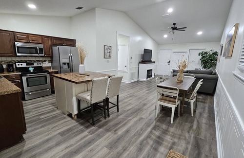 Northside House | Lovely Home 10 min from Jax Airport w/Pool + Firepit.