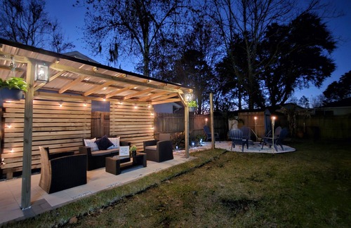 Northside House | Lovely Home 10 min from Jax Airport w/Pool + Firepit.