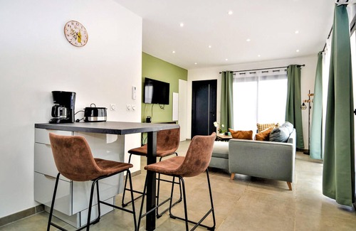 Vallon-Pont-d'Arc House | Lovely home in Vallon-Pont-d'Arc