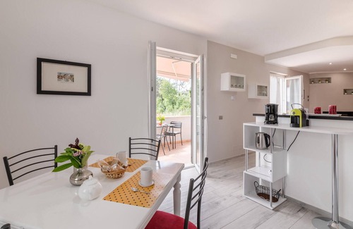 Amelia House | Lovely home in Amelia with kitchen