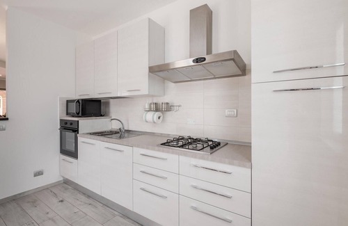 Amelia House | Lovely home in Amelia with kitchen