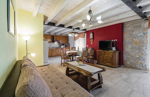 Bale House | Lovely home in Bale with WiFi