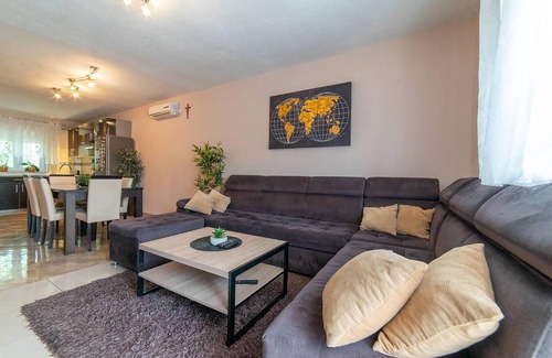 Benkovac House | Lovely home in Benkovac with WiFi