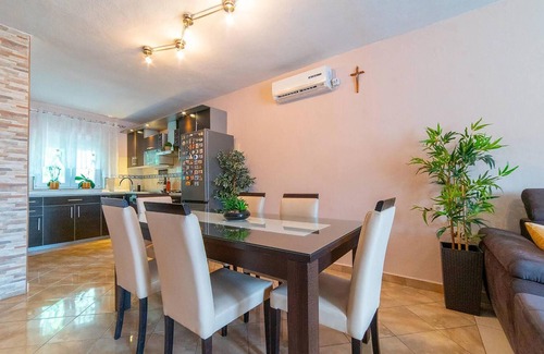 Benkovac House | Lovely home in Benkovac with WiFi