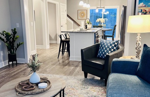 Wilmington House | Lovely Home in Downtown Wilmington, Minutes to restaurants, Riverwalk & Beaches!