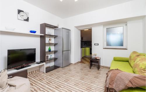 Gabonjin House | Lovely Home In Gabonjin With Kitchen