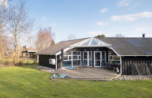 Smidstrup Strand House | Lovely home in Gilleleje with kitchen