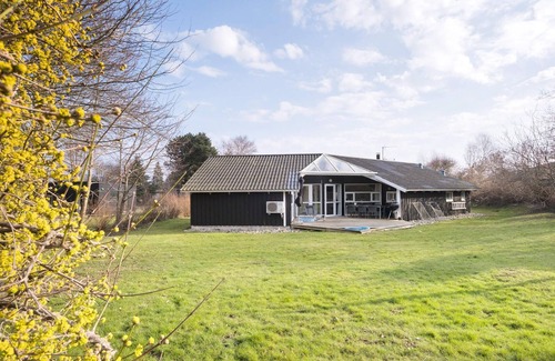 Smidstrup Strand House | Lovely home in Gilleleje with kitchen