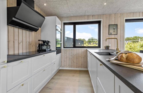 Fjellerup Strand House | Lovely home in Glesborg with WiFi