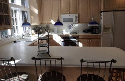 Old Greenwich House | LOVELY home in GREAT location in Old Greenwich. Walk to town & beach!