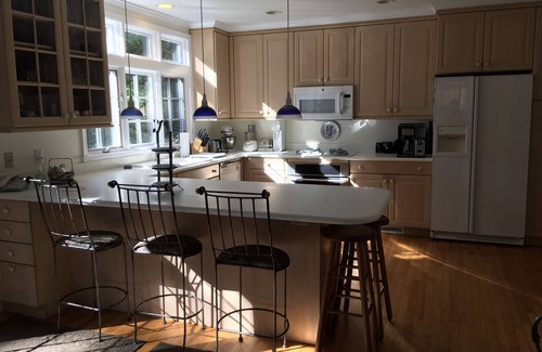 Old Greenwich House | LOVELY home in GREAT location in Old Greenwich. Walk to town & beach!