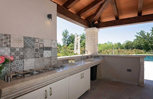 Kastelir-Labinci House | Lovely home in Kastelir-Labinci