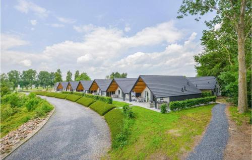 Kerkdriel House | Lovely Home In Kerkdriel With Lake View