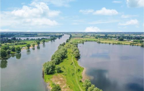 Kerkdriel House | Lovely Home In Kerkdriel With Lake View