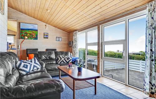 Skødshoved Strand House | Lovely Home In Knebel With Sauna