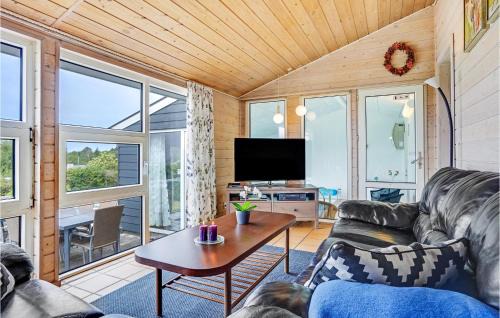 Skødshoved Strand House | Lovely Home In Knebel With Sauna