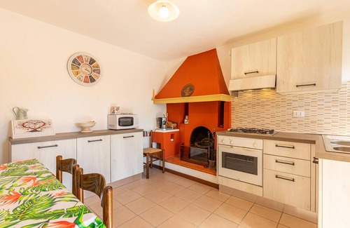 Macchino House | Lovely home in Marliana with WiFi