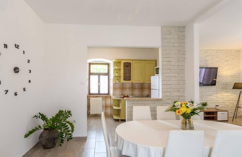 Skropeti House | Lovely home in Motovun with sauna