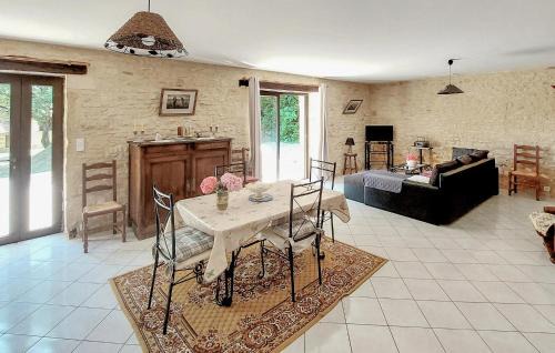 Paulin House | Lovely Home In Paulin With Kitchen