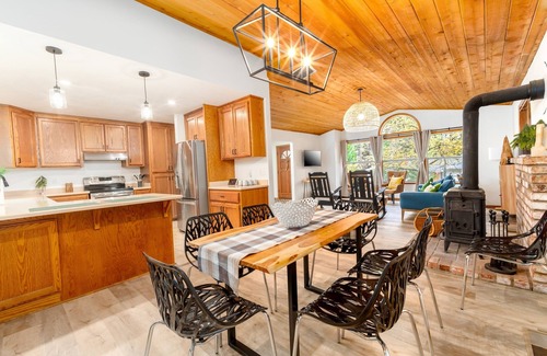 Placerville House | Lovely Home in Pollock Pines with Hot Tub