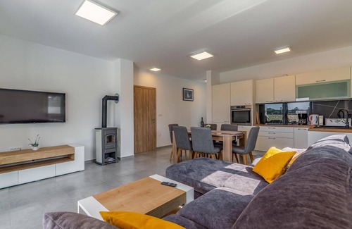 Skatari House | Lovely home in Pula with WiFi
