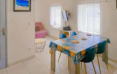 Saint-Urbain House | Lovely Home In St Urbain With Kitchen