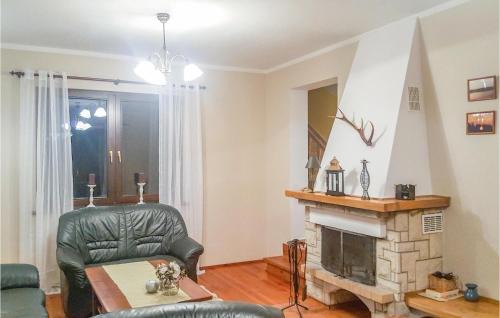 Swietajno House | Lovely Home In Swietajno With Kitchen