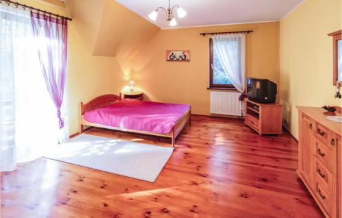 Swietajno House | Lovely Home In Swietajno With Kitchen