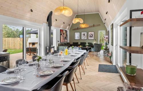 Vaeggerlose House | Lovely Home In Væggerløse With Sauna
